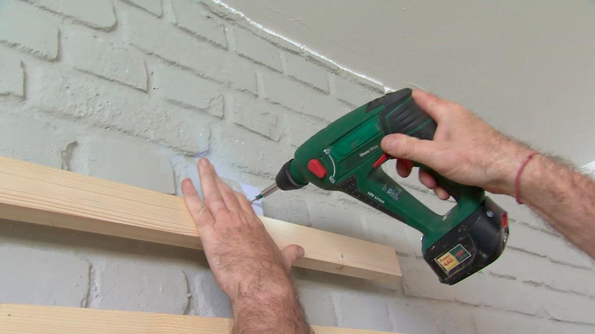Como hacer un perchero de pared con listones de madera paso 6