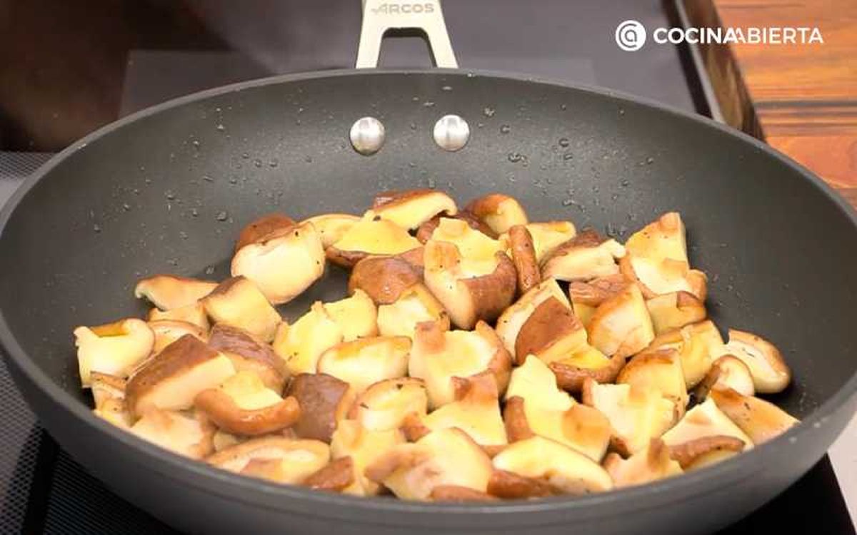 Saltea durante 3-4 minutos