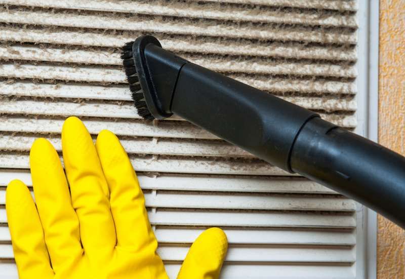 No permitas que las rejillas de ventilación acumulen polvo