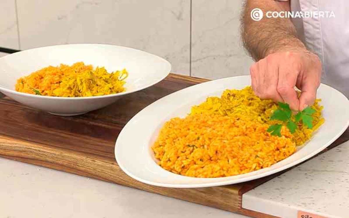 Decora con una hoja de perejil