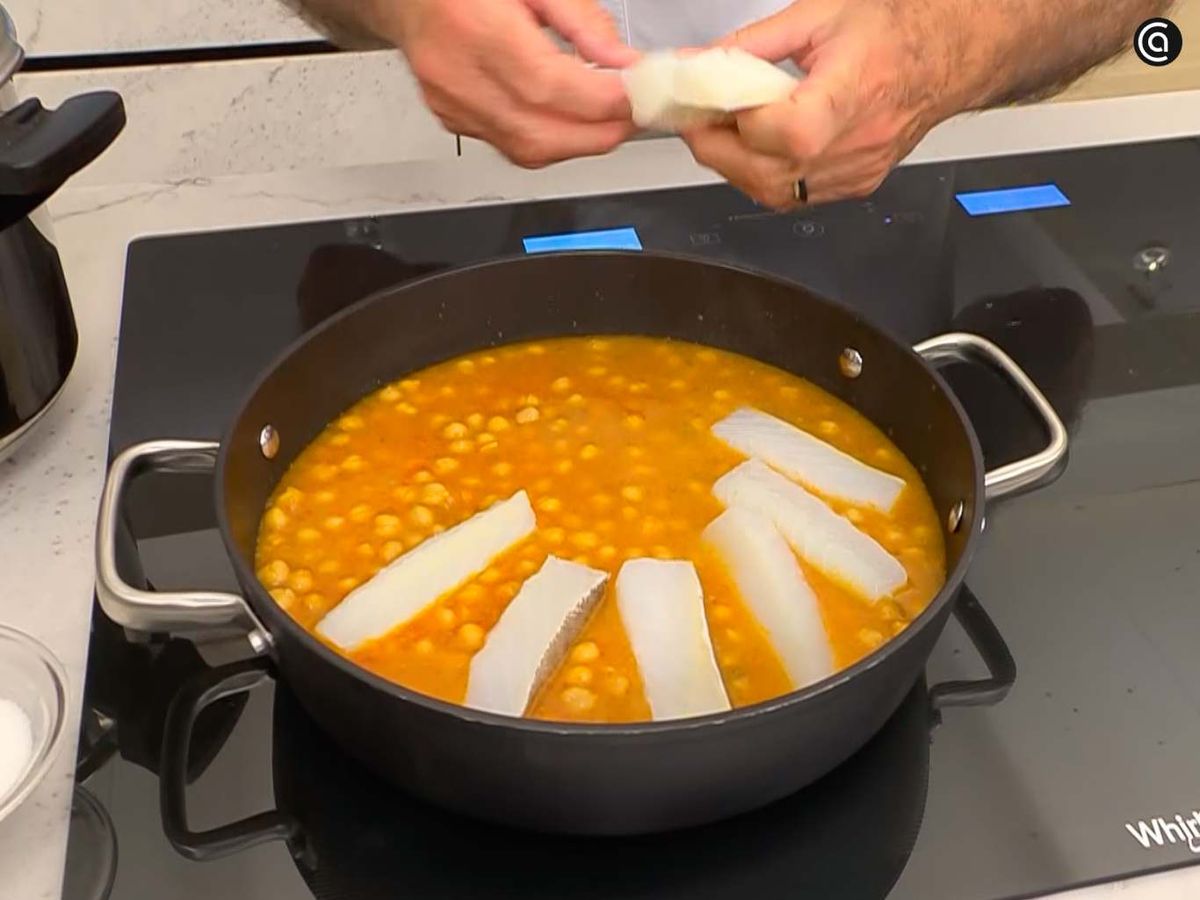 Agrega los lomos de bacalao