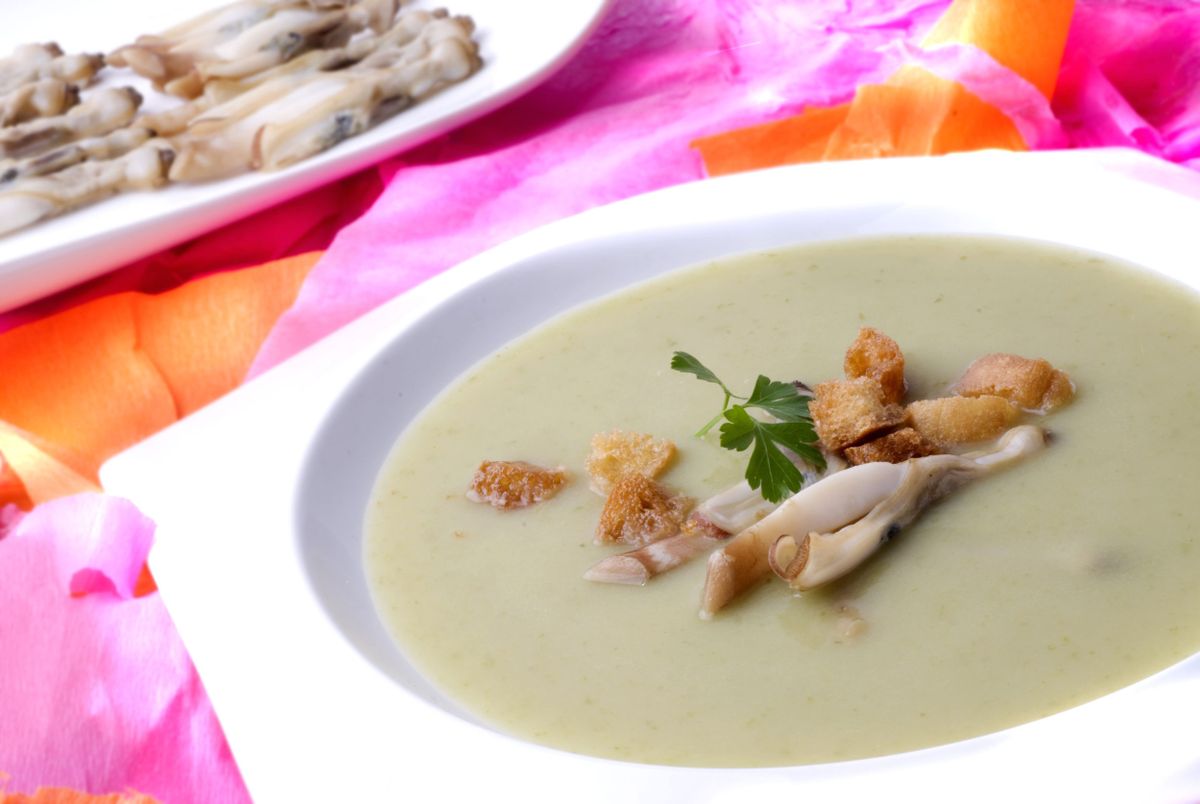 Crema de lechuga con navajas