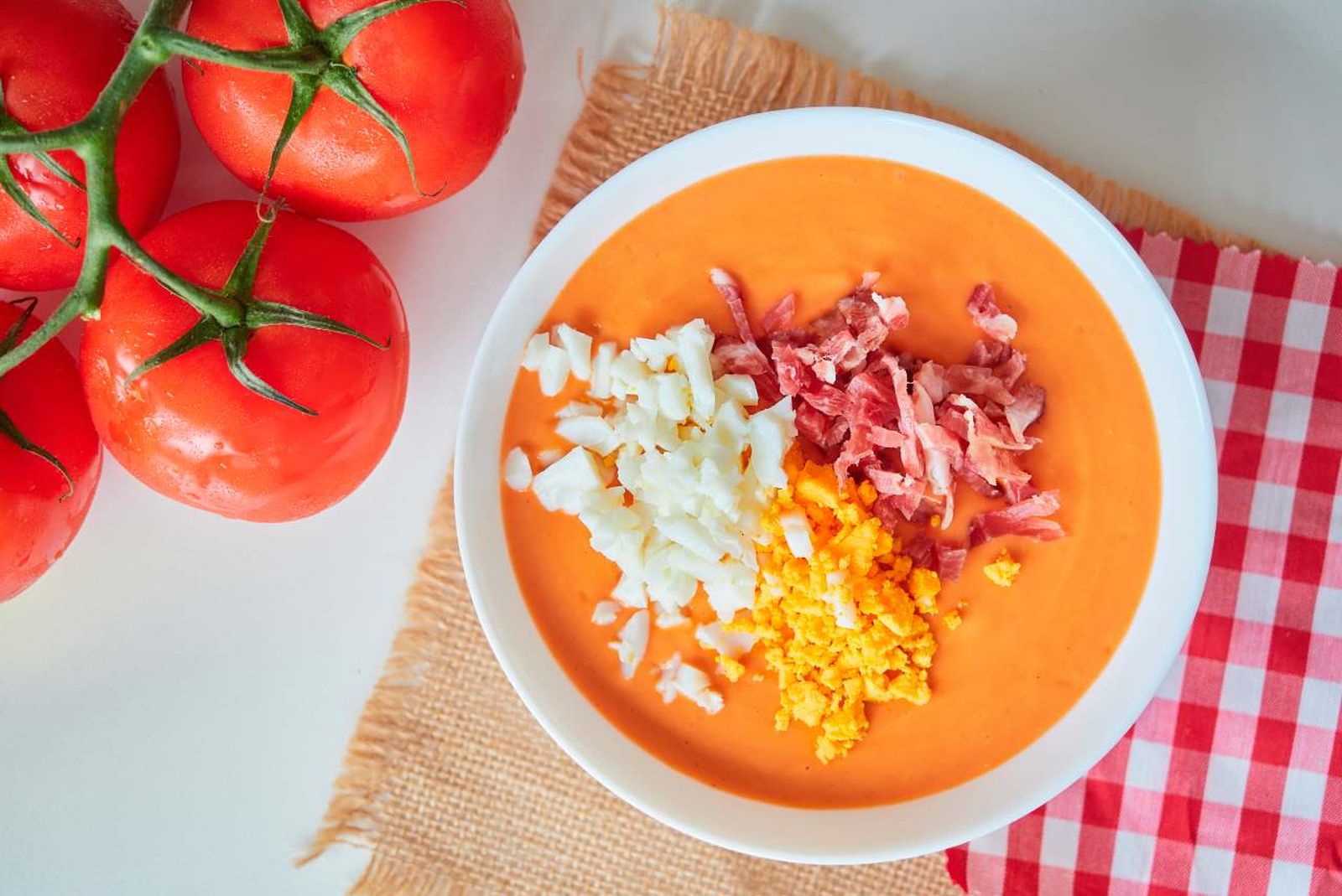 La Organización de Consumidores y Usuarios (OCU) ha analizado hasta 39 marcas de salmorejo