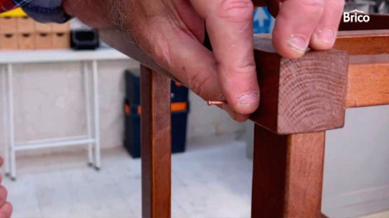 Reforzar la unión con clavos de cabeza perdida