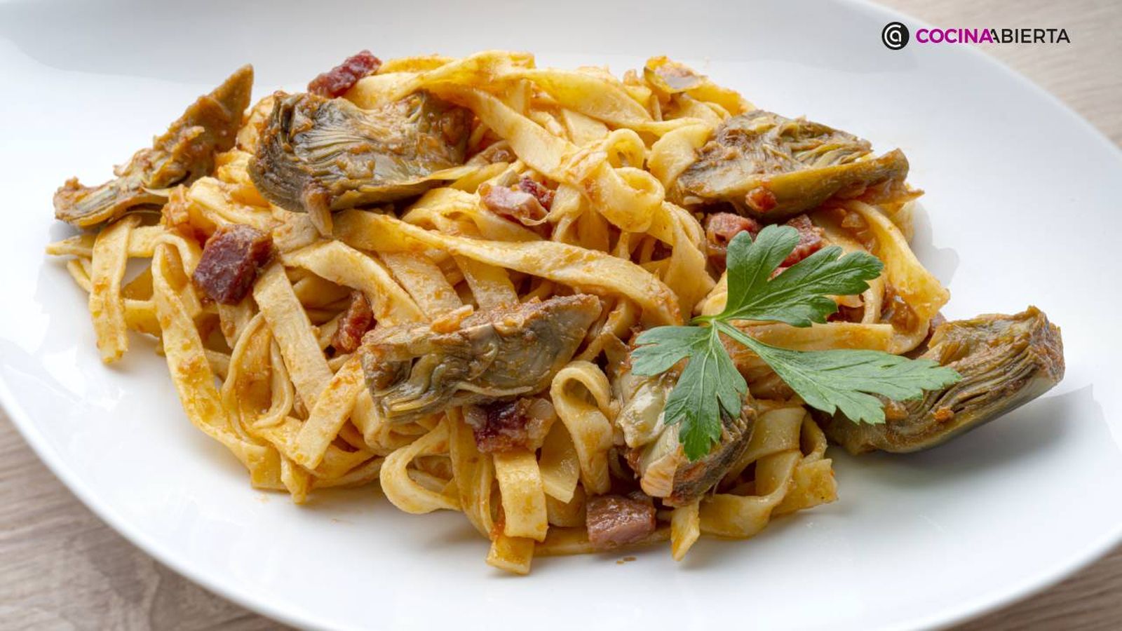 tallarines con alcachofas receta