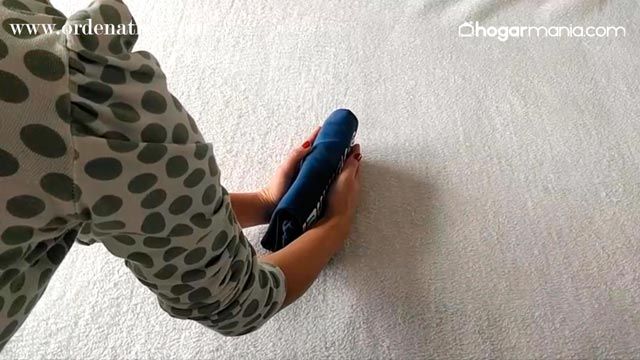 como doblar las camisetas metodo konmari paso cuatro