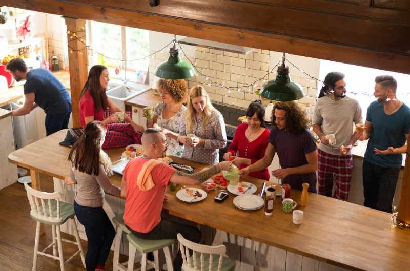 Las fiestas sorpresa suelen organizarse en casa