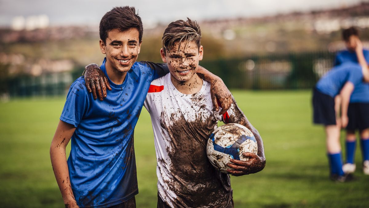 como eliminar el barro de la ropa de deporte