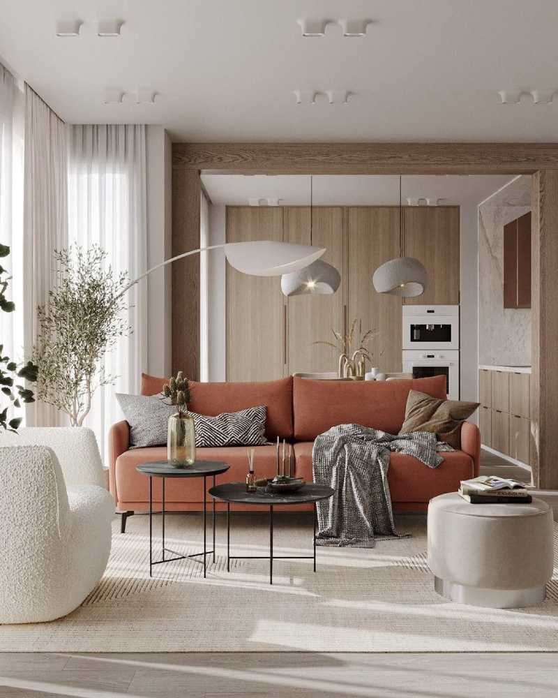 Salón con sofá naranja y complementos decorativos de diseño.