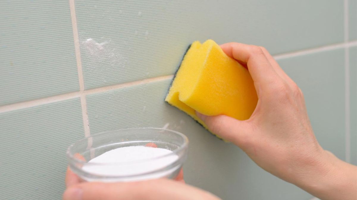 como limpiar el moho del techo del bano y de los azulejos