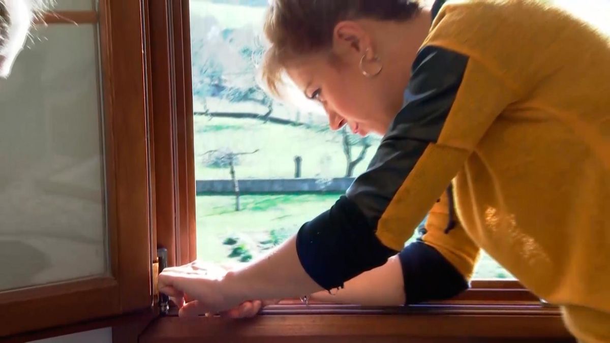 Decorar dormitorio luminoso y romántico con muebles reciclados burlete