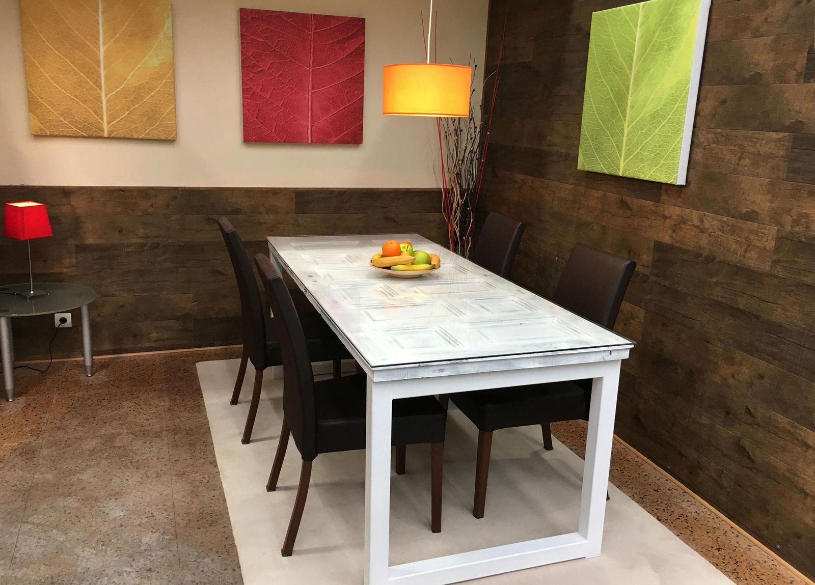 Reciclar puerta de madera para hacer una mesa