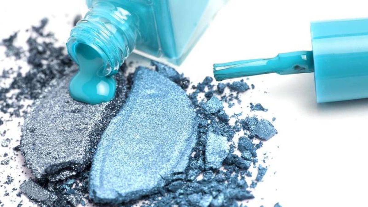 Creación de colores de esmalte de uñas usando pigmentos de sombras de ojos