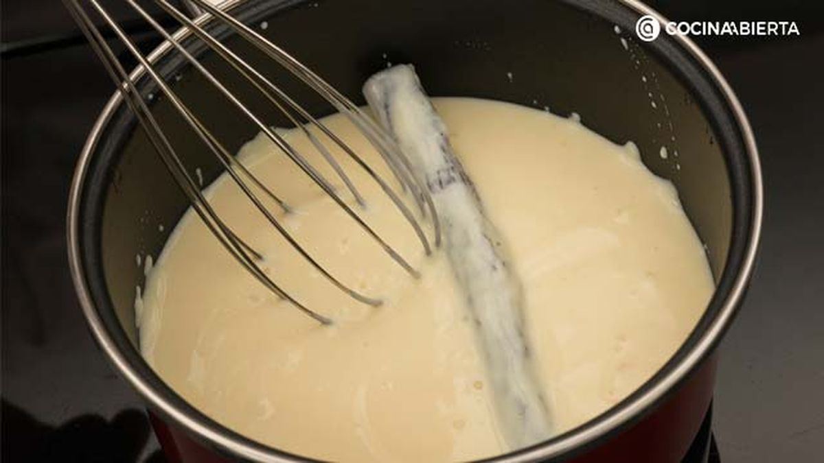 Torrija al vino dulce con salsa de regaliz   Paso 1