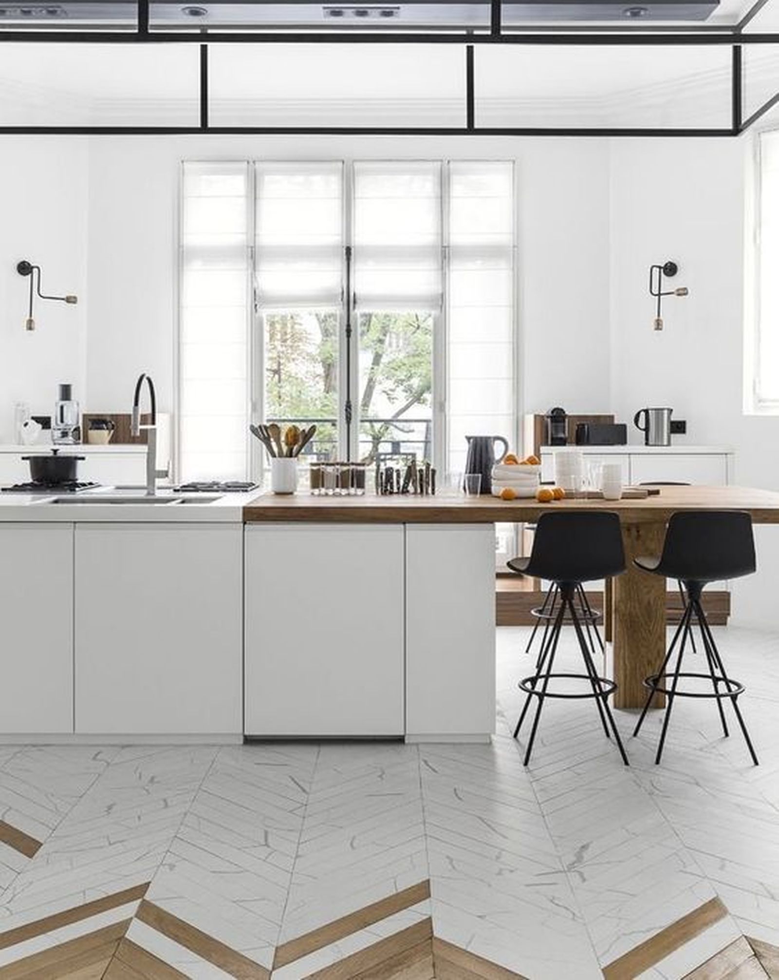 combinar dos suelos diferentes suelo espiga madera blanco cocina