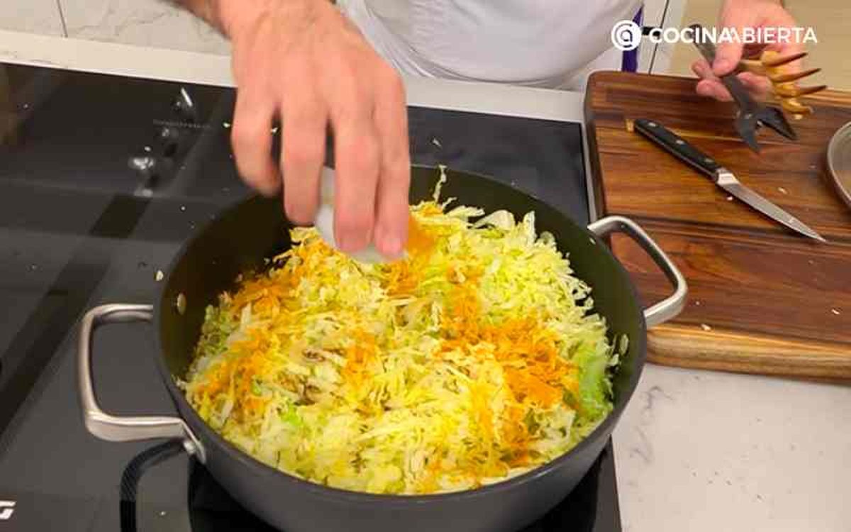 Cocina la col a fuego suave