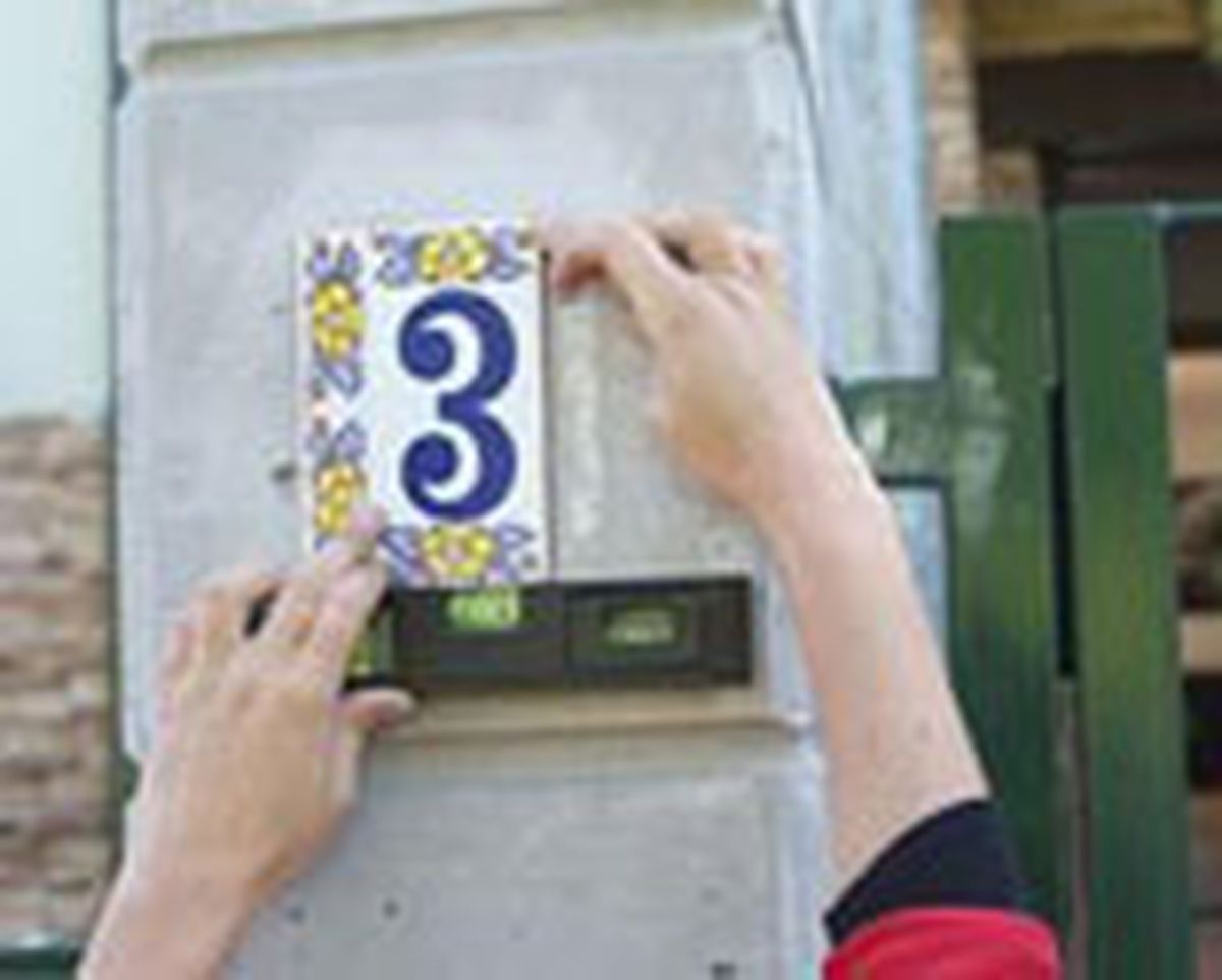 Brico 0482 2 Colocacion numeracion exterior paso 3