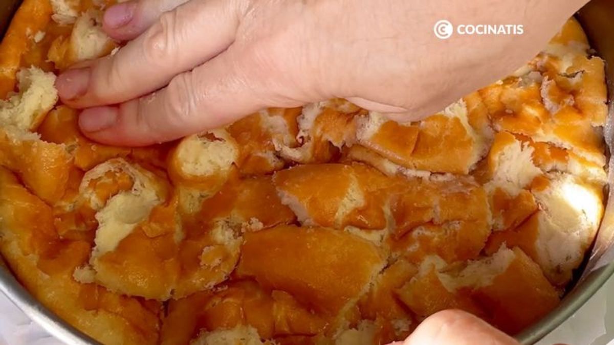 Preparamos la base de la tarta con Donuts