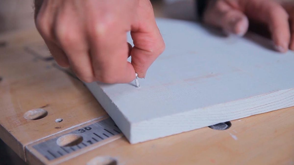 Cómo hacer un cuelga llaves con forma de casa paso 7