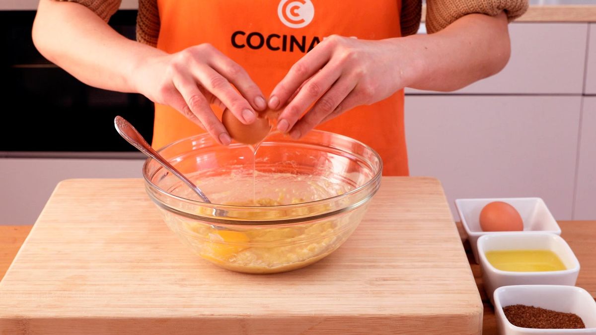 Bizcocho de plátano, avellanas y arándanos   paso 2