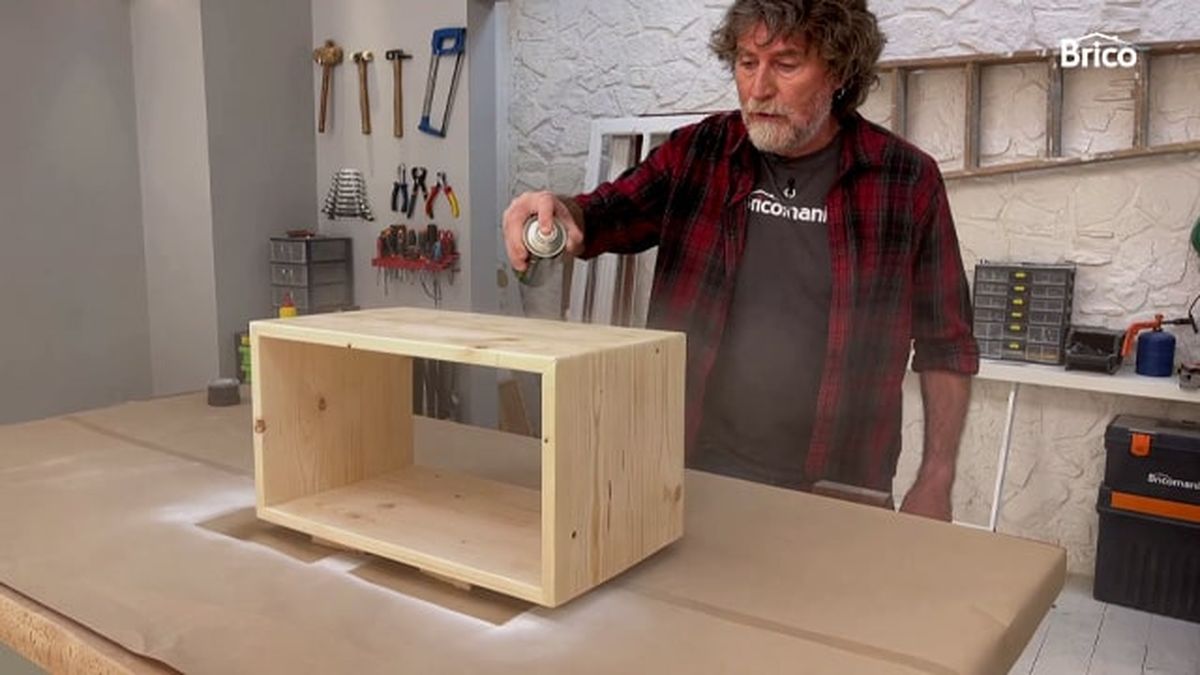 como hacer una mesita de noche paso21