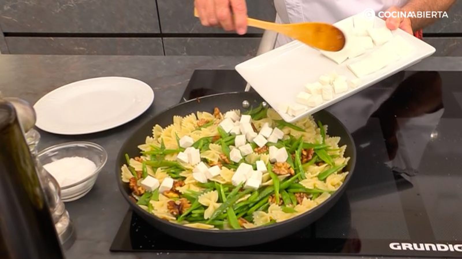 Incorpora el queso fresco de cabra