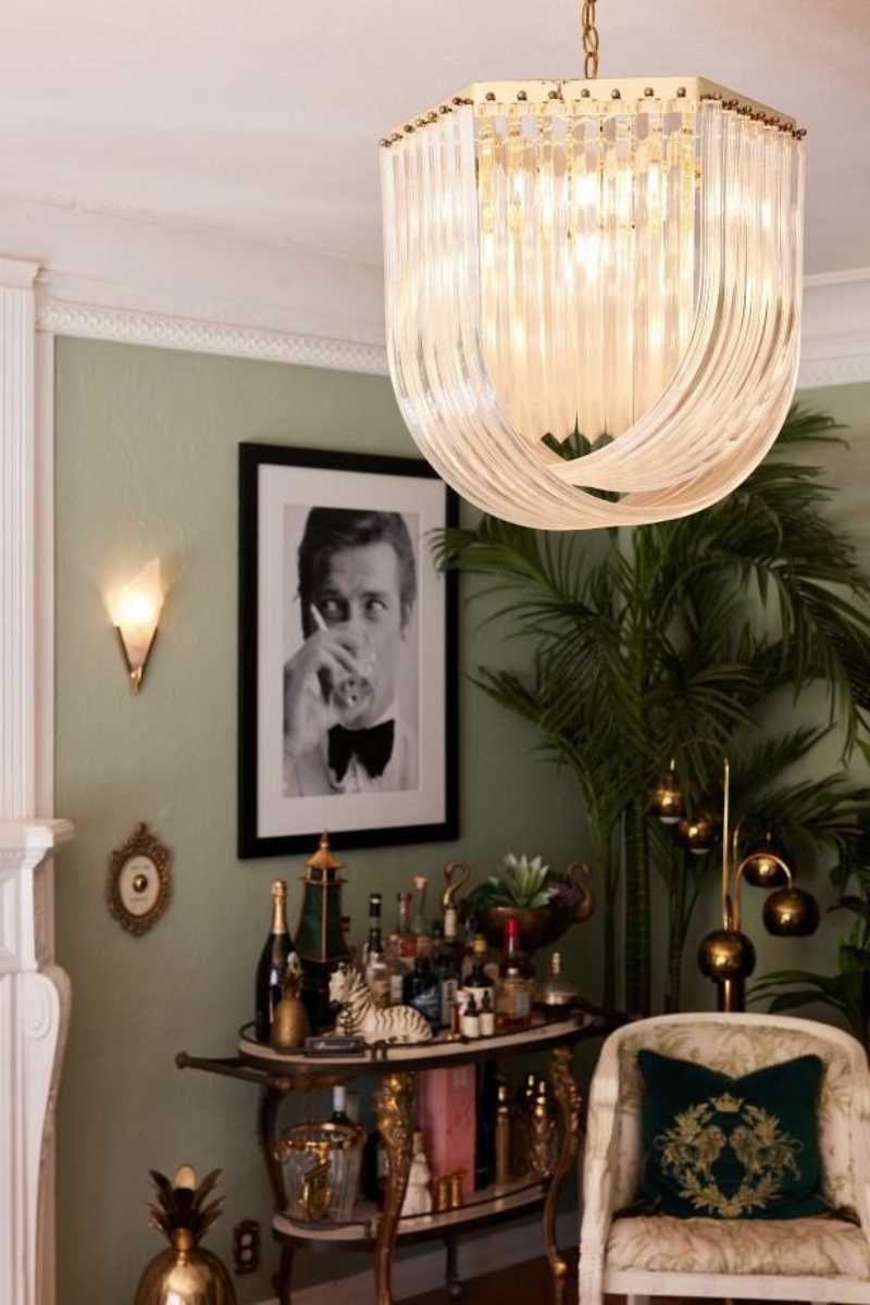 Mueble bar elegante de estilo retro-glam.