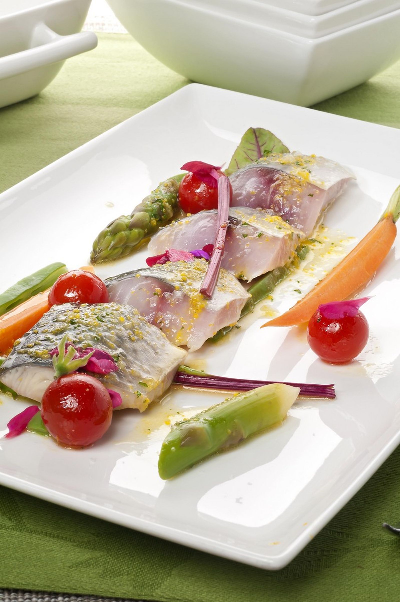 193 caballa marinada con ensalada