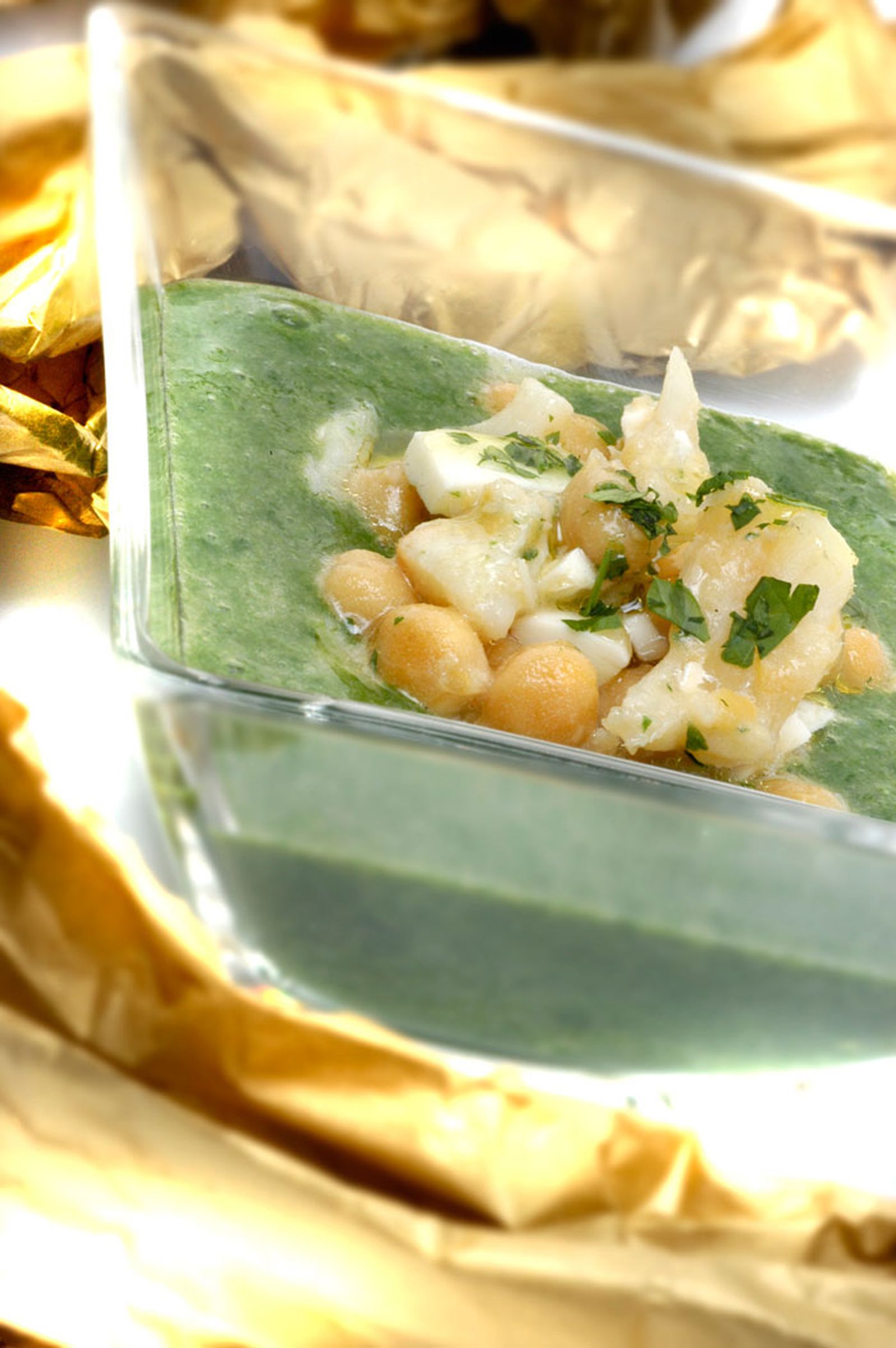 Garbanzos con bacalao y puré de espinacas