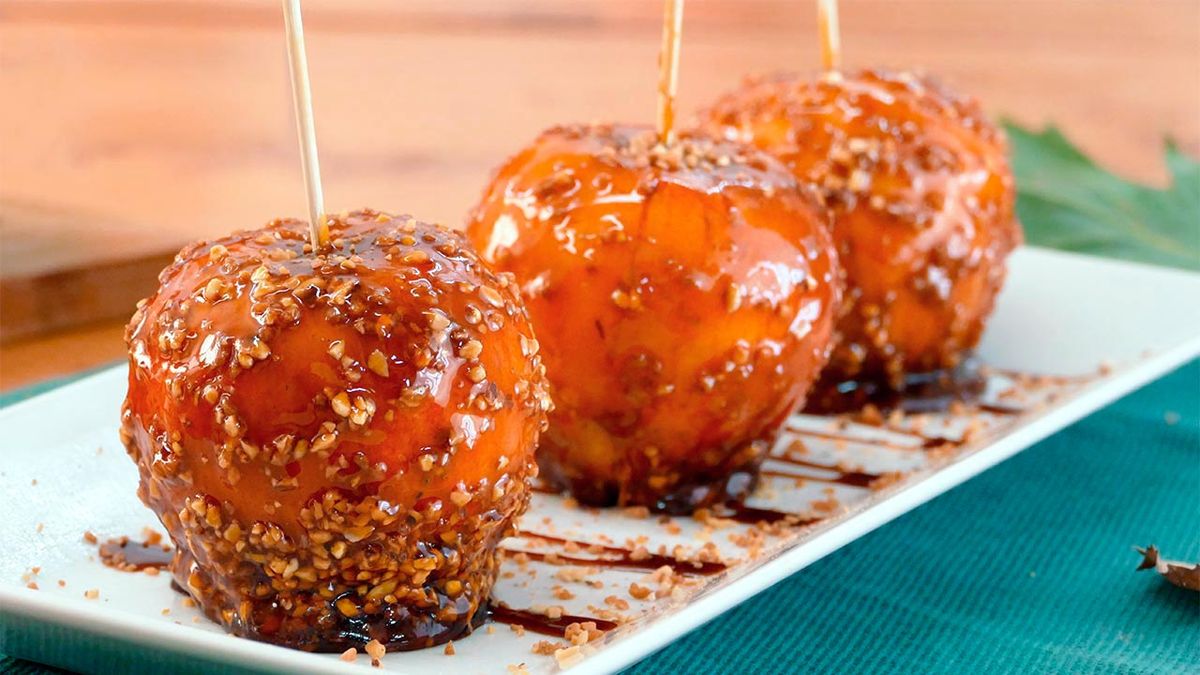 Recetas de Halloween para niños  manzanas de caramelo crujientes