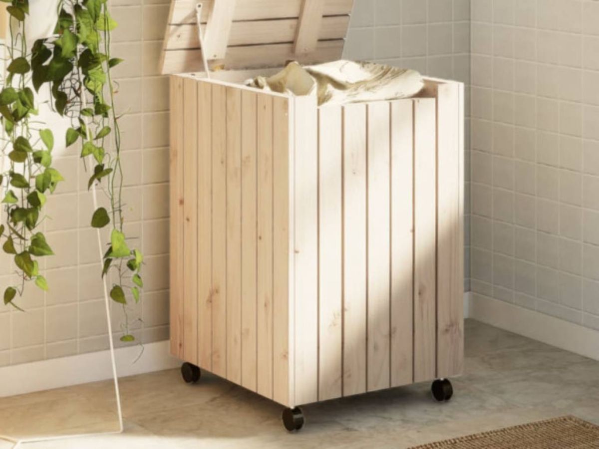 El baño o la cocina son estancias donde las cestas de almacenaje con ruedas hacen buen servicio.