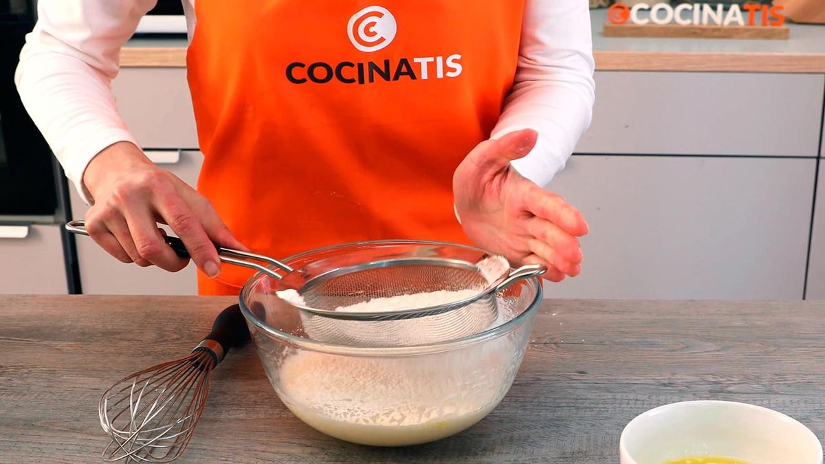 Receta de bizcocho sorpresa para San Valentín  paso 5