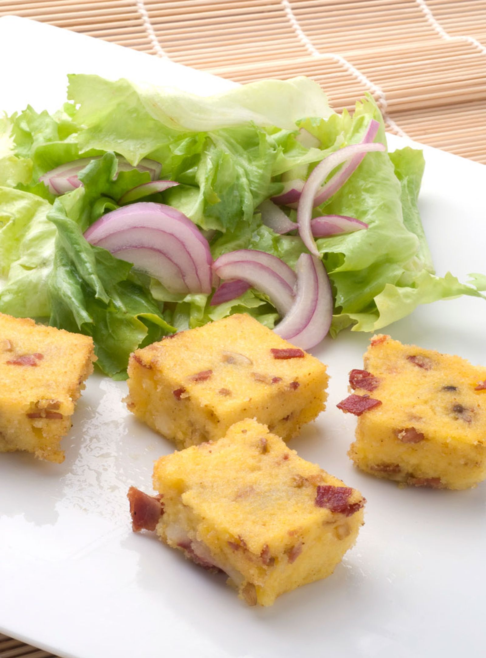 Polenta con champiñones, jamón y queso