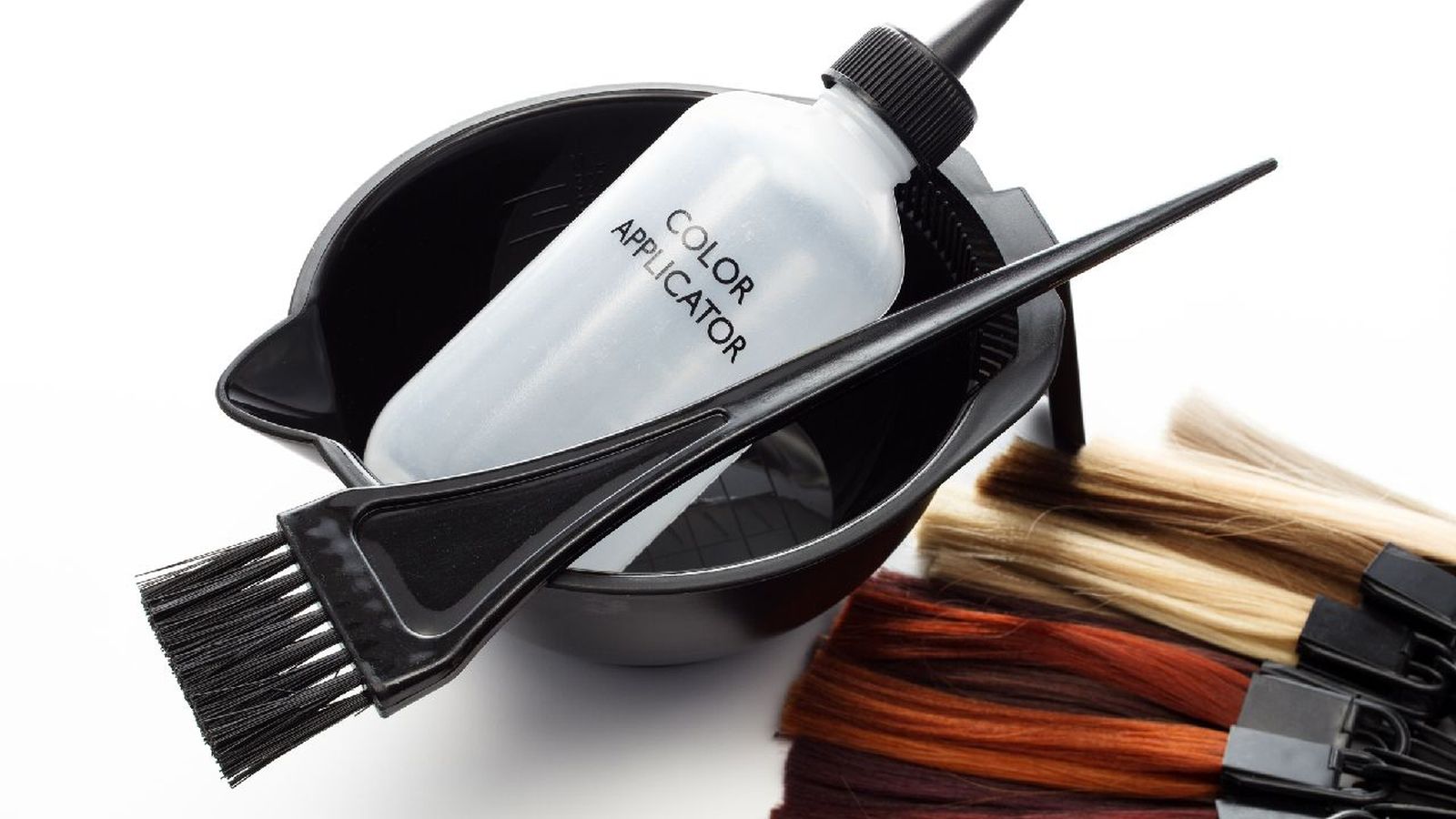 El tipo de tinte influye en la cobertura y duración del color en tu cabello