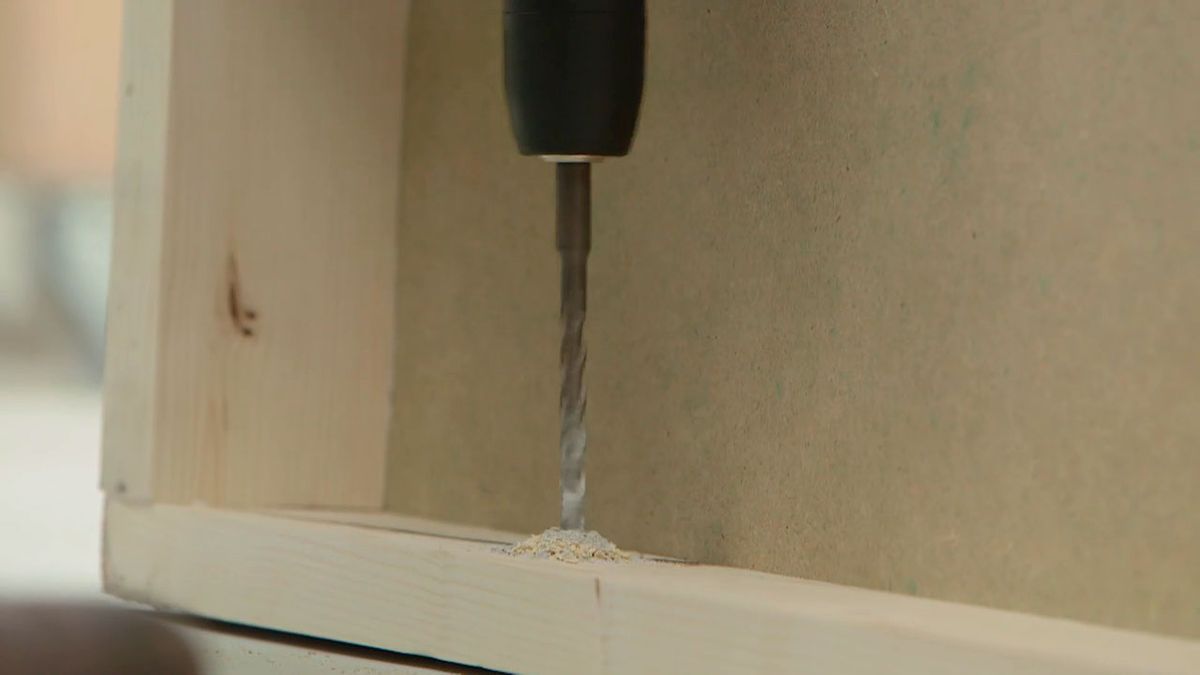 Cómo hacer una falsa pared paso 4