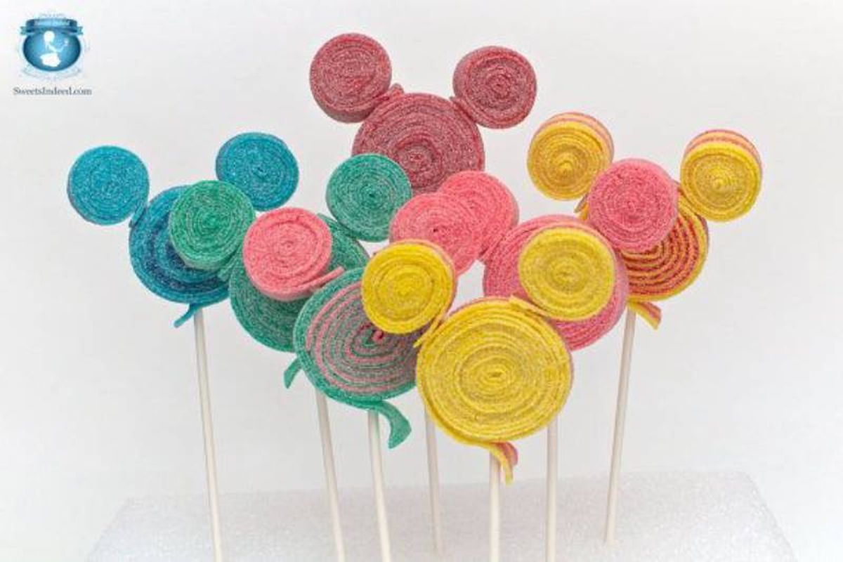 Mickey Mouse hecho con lenguas de azúcar.