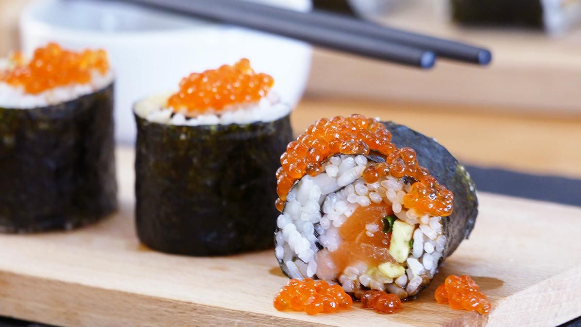 Receta de sushi de salmón y aguacate