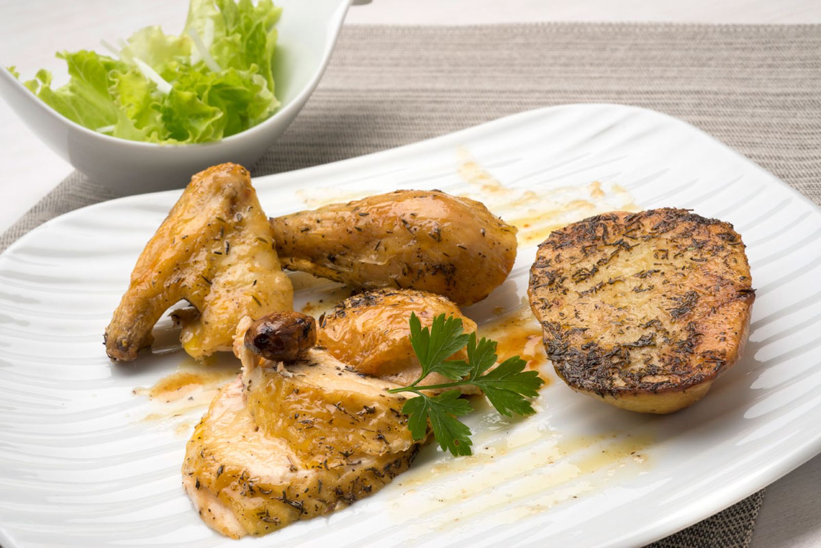 karl5024 409 Pollo asado con patatas y ensalada verde xl