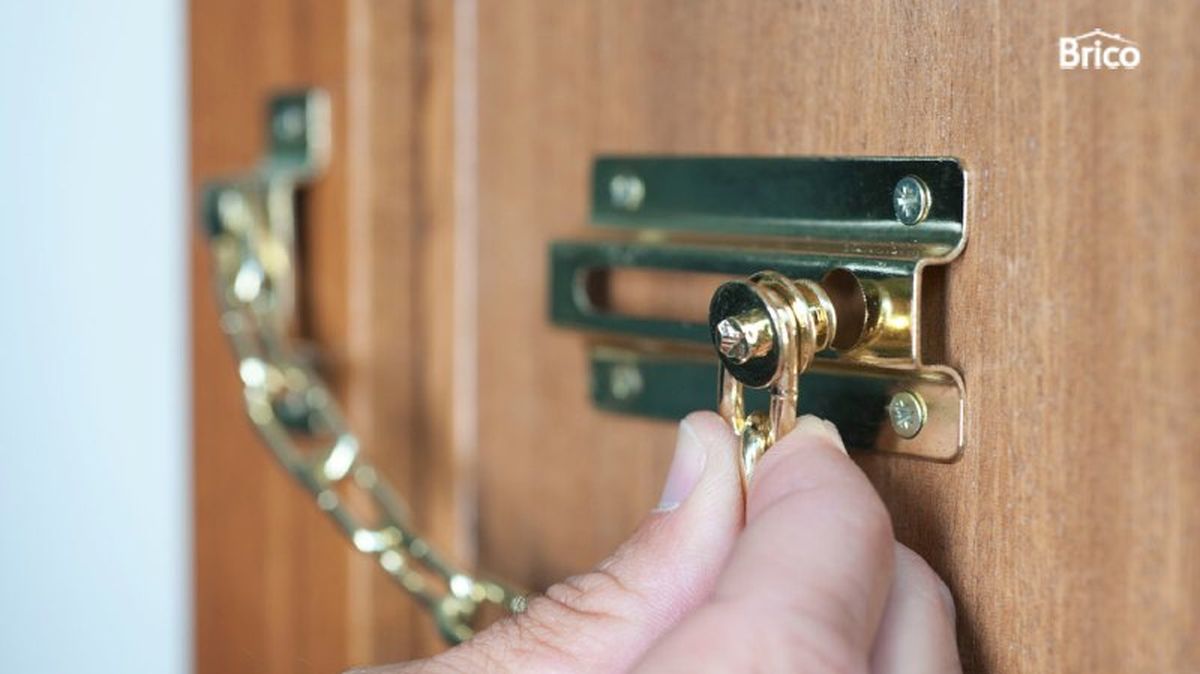 Cadena de seguridad en la puerta