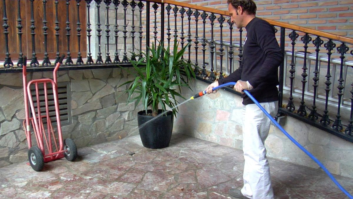 Pintar con spray en casa paso 2