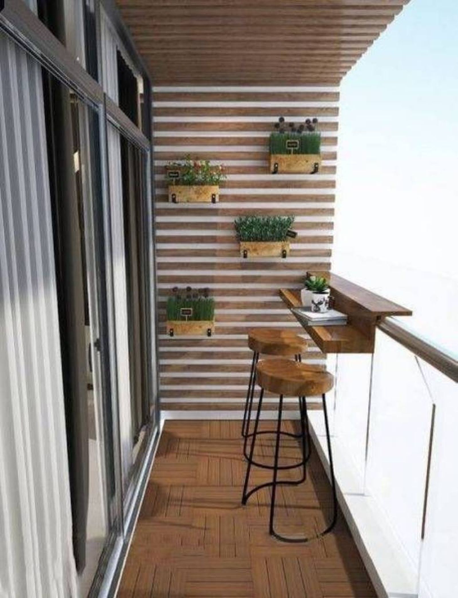 Balcón pequeño con taburetes altos y mesa de barandilla.