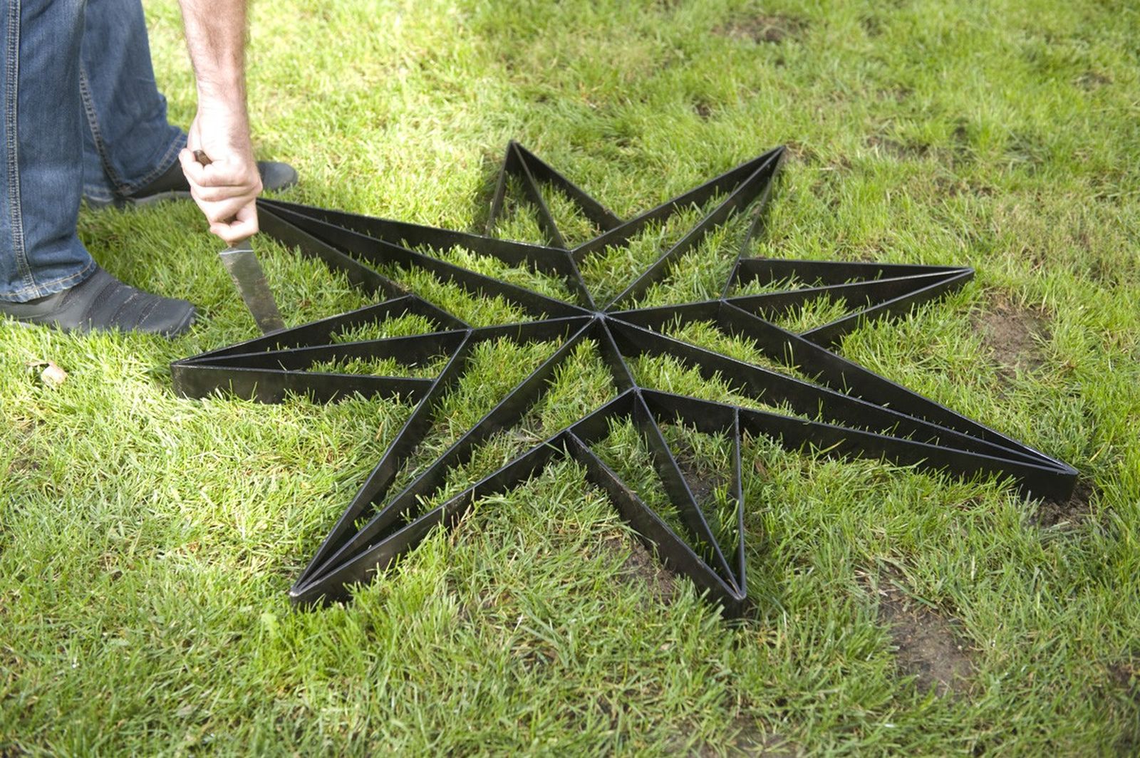 brico 0583 2 colocar rosa vientos jardin paso 1