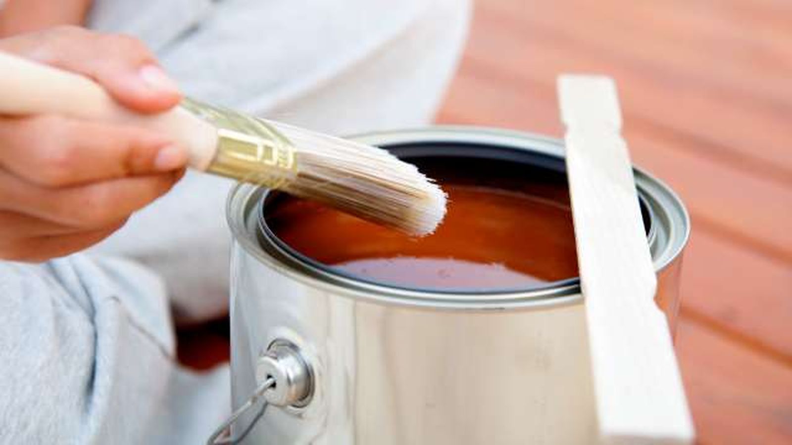 se puede pintar madera con pintura de pared 3