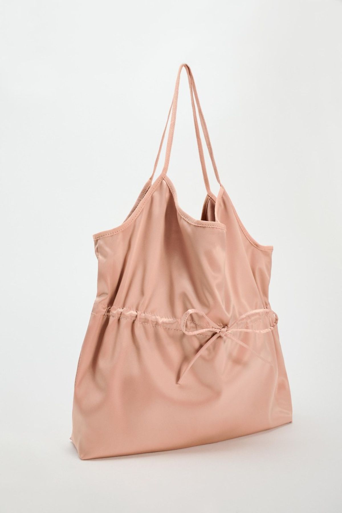 Bolso con forma de top de tirantes