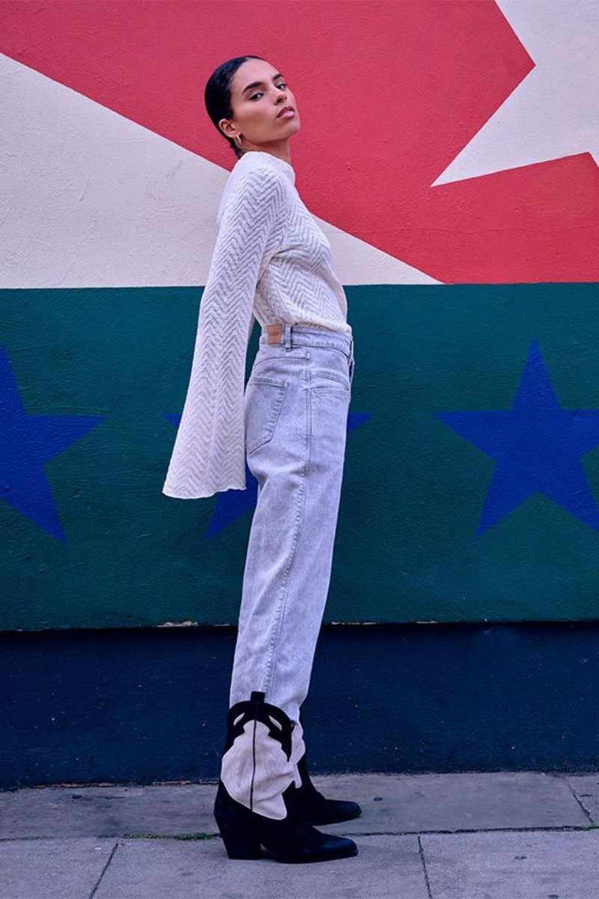 Puedes meter el vaquero por dentro de las botas para un look más informal