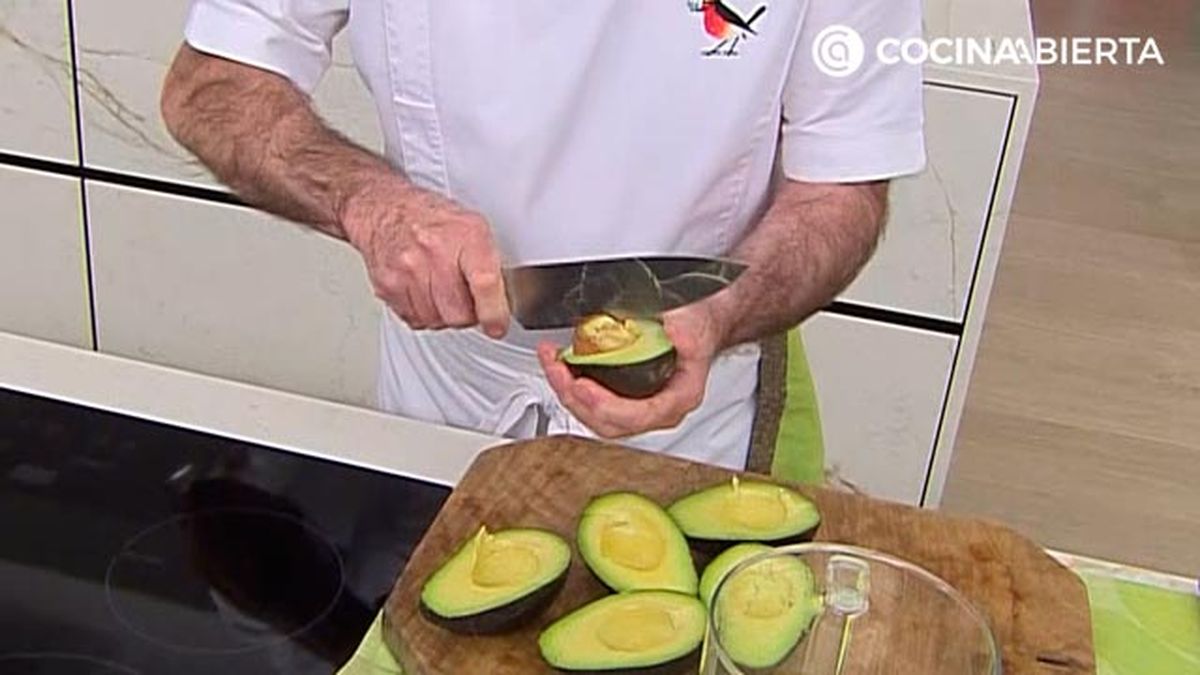 como cortar aguacate muy facil karlos arguinano KARL6723 paso2