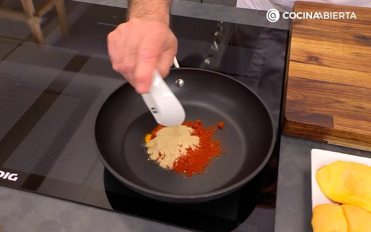 Pon los ingredientes en una sartén