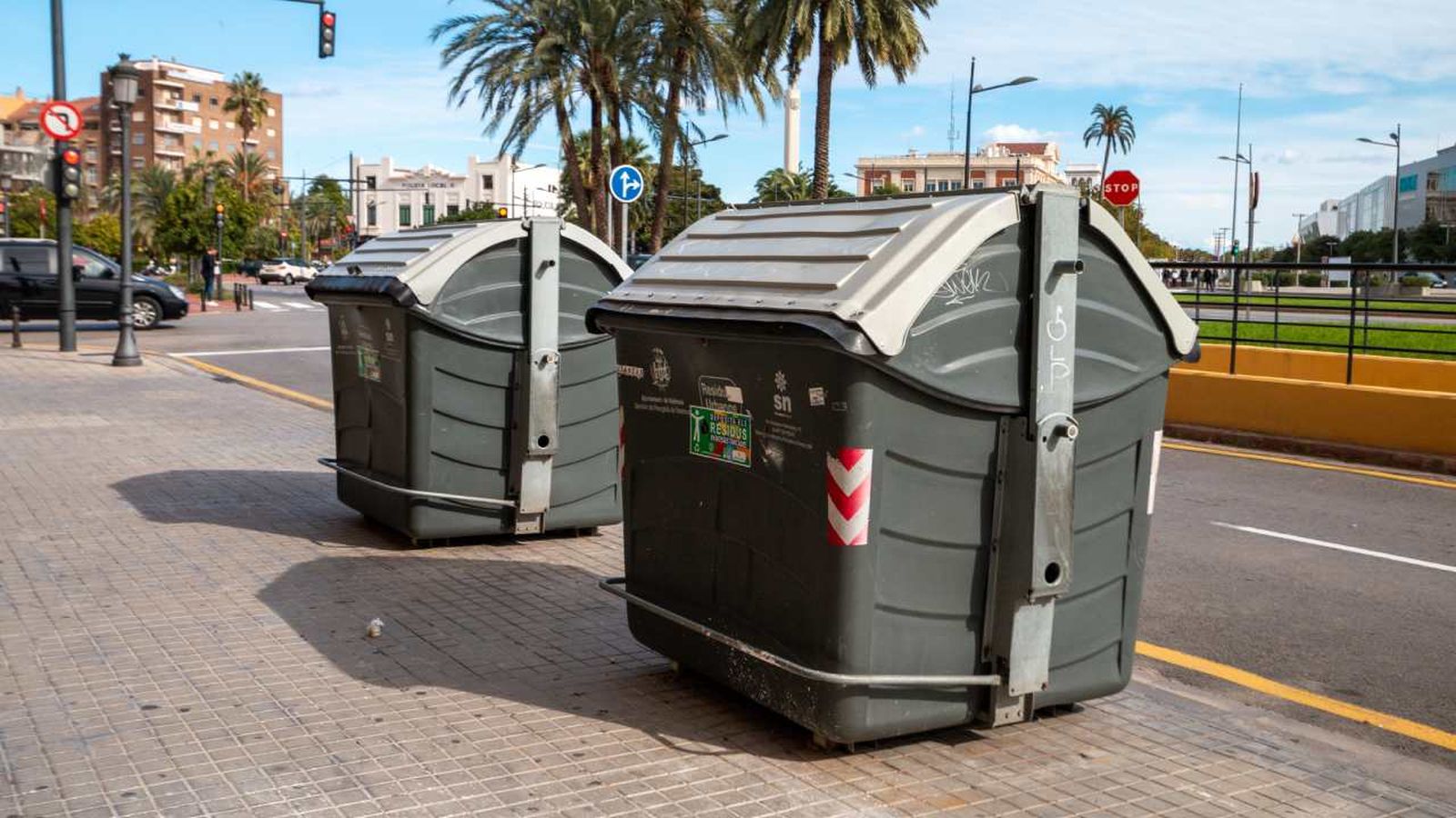 Contendores grises o de los restos en España a pie de calle