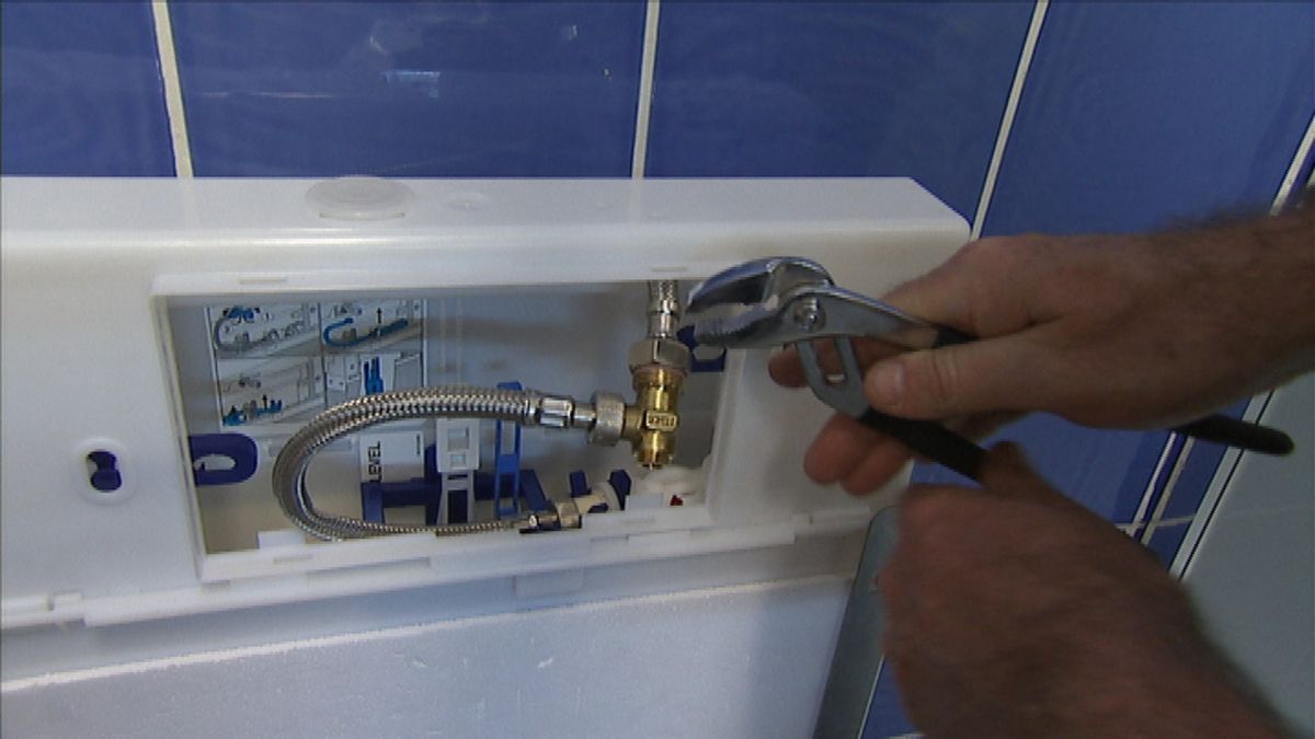 Instalar inodoro suspendido paso 12