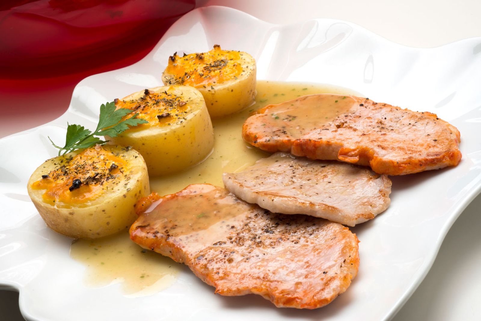 5231  Lomo con salsa de ajos y patatas al gratén (616) xl